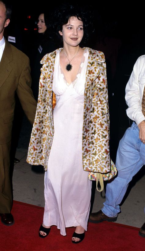 Drew Barrymore 90s, Drew Barrymore Style, 90s Style Icons, Juergen Teller, Courtney Love, 90s Outfit, Alice In Chains, Drew Barrymore, Estilo Punk