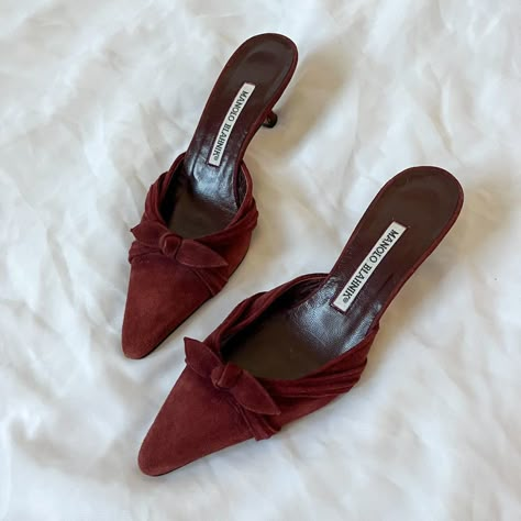 Manolo Blahnik Kitten Heels, Heels Aesthetic, Vintage Heels, Fancy Shoes, Shoe Inspo, Aesthetic Shoes, Pretty Shoes, Dream Shoes, Designer Heels