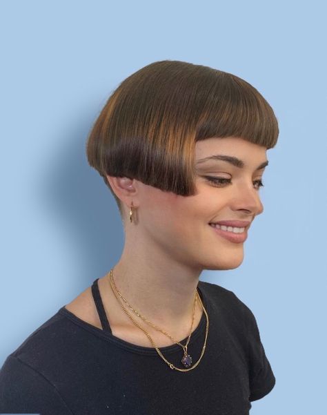 Short Hairstyles With Curtain Bangs, Hairstyles For A Round Face, Bobbed Haircuts, Hairstyles With Curtain Bangs, Mini Bob, Pixies Haircut, Short Hair Tutorials, Shaved Bob, Micro Bangs