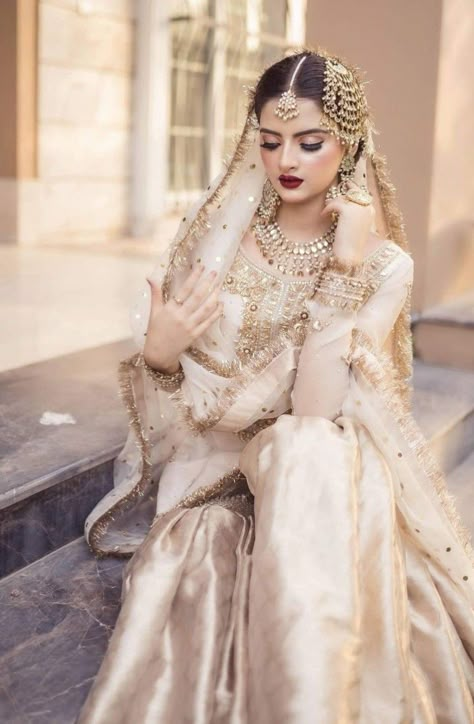 Nikkah Bride Dress, Asian Attire, Bridal Things, Nikkah Bride, Nikah Dress, Pakistani Bridal Makeup, Muslim Brides, White Lehenga, Nikkah Dress