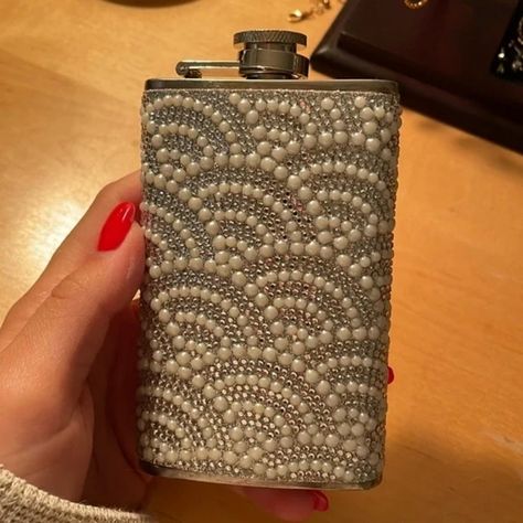 Bling Flask Cute Flask, Bedazzled Flask, Bling Flask, Flask Aesthetic, Gifts Board, Aesthetic Women, Hip Flask, Flask, A Couple