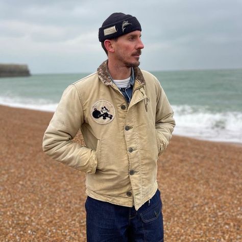 Ed Anthony Stanford on Instagram: "Taking in the sea air. Wearing a thrashed and killer faded WW2 US Navy N-1 Deck jacket from my bud @nickgbenton, with hand sewn US Navy patch representing Fighter squadron 3 (VF-3) ‘Felix the cat’ that I felt was a fitting accompaniment to this salty deck. Worn with @darte.london Patch Pocket selvedge denim pants inspired by the hard wearing utility pants worn by serviceman in WW2, factory workers, and mechanics. Also note the 1939 New York World Fair lucky to N1 Deck Jacket, American Casual Style, Deck Jacket, World Fair, Felix The Cat, Cream Jacket, Felix The Cats, Vintage Denim Jacket, Utility Pants