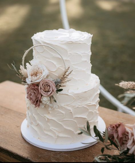 Wedding Cake Textured Icing, Textured Cakes Buttercream, Simple Boho Wedding Cake, Wedding Cake Texture, Wedding Cakes Boho, 30th Birthday Man, Boho Wedding Cakes, Cake 30th Birthday, Textured Buttercream Cake