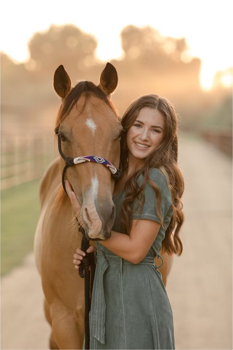 Pictures With My Horse, Picture Poses With Horses, Posing With A Horse, Cute Horse Pictures Ideas Photo Shoot, Poses For Horse Pictures, 4h Photography Ideas, Poses To Do With Your Horse, Horse Pictures Ideas, Horses Senior Pictures