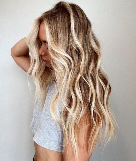 Blonde Hair Surfy, Best Blonde Highlights, Blonde Highlights Ideas, Beach Blonde Hair, Surf Hair, Surfer Hair, Highlights Ideas, Summer Blonde Hair, Blonde Hair Transformations