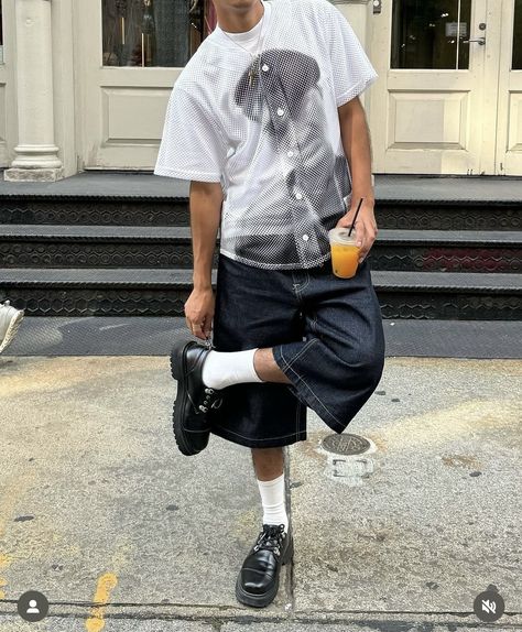 Baggy Shorts Outfit, Pic Flower, Photo Poses Instagram, Uniform Display, Photo Dump Instagram, Old Money Outfit Ideas, Dump Instagram, Photo Inspo Instagram, Jorts Outfit