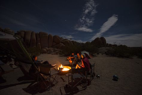 Night campfire at Jumbo Rocks Campground.- Joshua Tree National Park Joshua Tree Camping, Desert Camping, Arizona Camping, Desert Road, Hot Desert, California Camping, Las Vegas Vacation, Camping Aesthetic, Adventure Inspiration