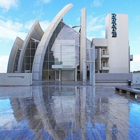 From a dome in Brazil to a church in Italy, we visit 15 of the world’s most striking concrete buildings متحف فني, Concrete Buildings, Richard Meier, Pritzker Prize, Prize Winning, Concrete Building, Architecture Design Concept, Amazing Buildings, Museum Architecture