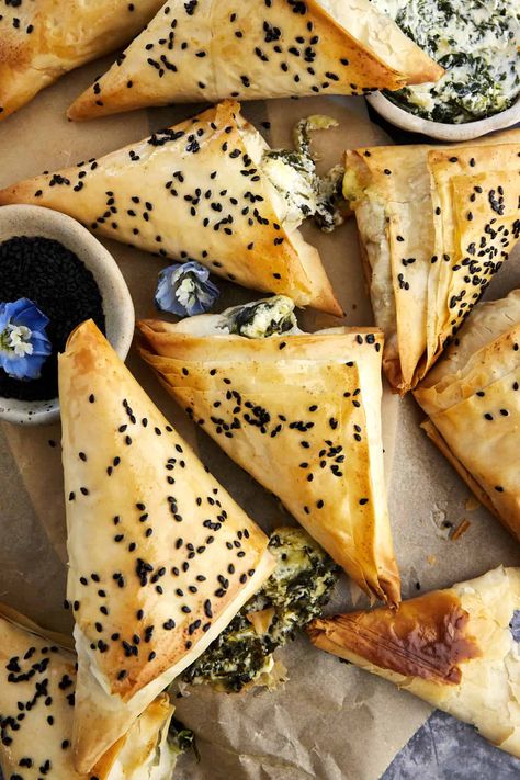 Spanakopita Triangles Recipe, Appetizer Foods, Spanakopita Triangles, Awesome Sandwiches, Bread Dipping Oil, Food Dolls, Baking Secrets, Spinach Pie, Phyllo Dough