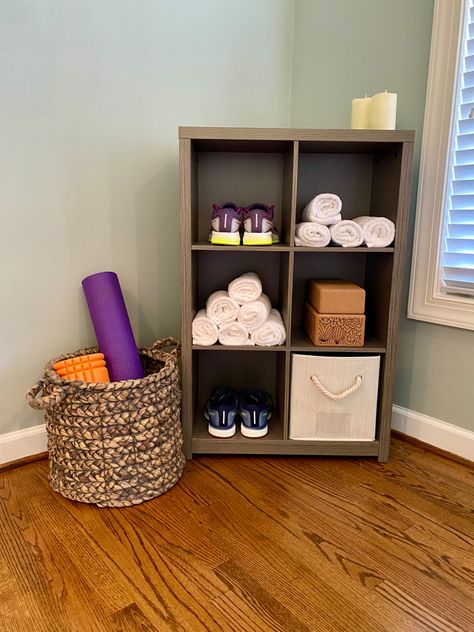 Gym Equipment Organization At Home, At Home Gym Organization, Yoga Office Space Bedroom, Home Gym Corner Spaces, Small Room Workout Space, Small Apartment Workout Space, Yoga And Gym Room, Bedroom With Workout Space, Workout Equipment Storage Ideas