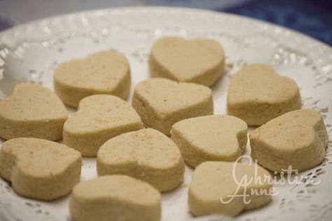 Scotch Shortbread Cookies.  Three ingredients!  These freeze really well, too. Scotch Cookies, Scottish Shortbread Cookies, Frosted Sugar Cookies, Dream Cafe, Best Christmas Recipes, Shortbread Recipes, Sugar Cookie Frosting, Shortbread Cookies, Food Stuff