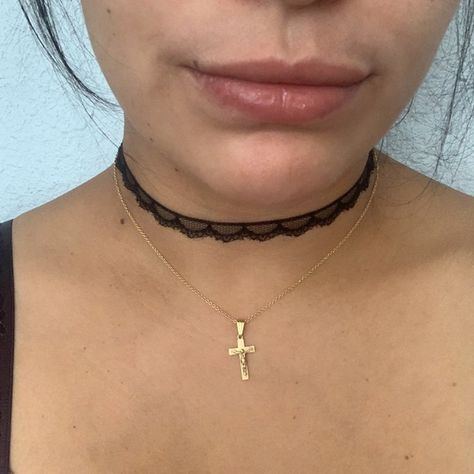 Black lace choker Black Lace Choker, Lace Choker, Romantic Look, Fashion Board, Style Board, A Romantic, Black Lace, Outfit Of The Day, Cross Necklace