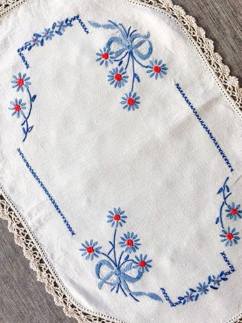 Lace Beadwork, Tea Towels Embroidery, Embroidery Crochet, Vintage Tray, Cross Stitch Geometric, Hand Embroidery Patterns Flowers, Blue Floral Pattern, Scrappy Quilt, Crochet Lace Trim