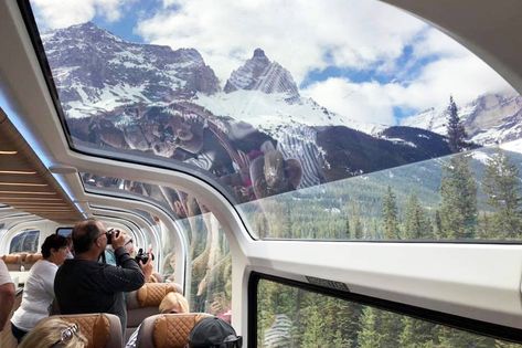 The Rocky Mountaineer glass train in Canada comes with the most spectacular views Rocky Mountaineer Train, Rocky Mountaineer, Canada Landscape, West Coast Trail, Boreal Forest, Luxury Train, Colorado Hiking, Ice Climbing, See The Northern Lights