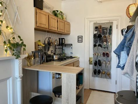 Mini Apartment Ideas Small Spaces, Micro Studio, Micro Kitchen, Cozy Studio Apartment, Tiny Studio Apartments, Mini Apartments, Studio Layout, Micro Apartment, Studio Apt