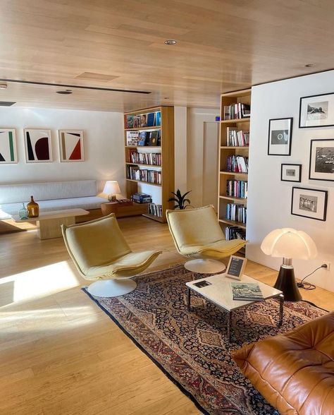 Architectural Home Design, Mid Century House Living Room, Different Interior Aesthetics, Mid Century Modern Small Space, Mid Century Modern Room Decor, House Interior Ideas Living Rooms, Small Living Room Mid Century Modern, Small Mid Century Living Room, Mid Century Inspired Living Room