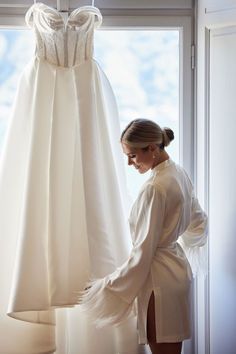 Villa Balbiano Wedding, Before Wedding Pictures, Bride Preparation, Lost In Love, Bondi Sands, Bride Pictures, Bride Photoshoot, Wedding Couple Poses Photography, Bride Portrait