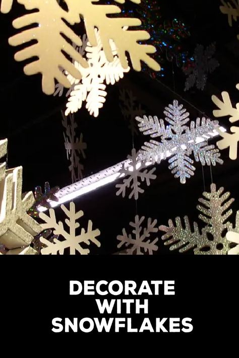 How to Decorate With Snowflakes Snowflake Garland Diy, Diy Snowflake Decorations, Snowflake Centerpieces, Hanukkah Diy, Diy Crafts To Do At Home, Diy Snowflake, Snowflake Decor, Snowflakes Art, Snowflake Wreath