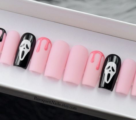 Pink Ghost Face Nails, Pink Ghostface Nails, Ongles Y2k, Pink Scream Nails, Y2k Ghost, Ghost Face Nails, Ghostface Nails, Ongles Goth, Face Nail Art