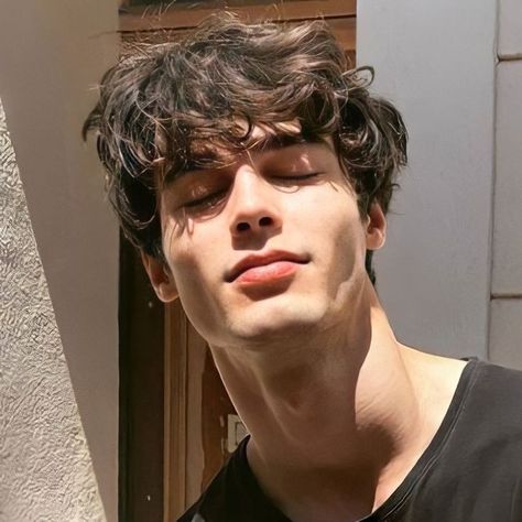 Jawline Men, Mafia Jungkook, Good Jawline, Mens Fashion Week Street Style, Character Personality, Billie Eilish Vídeos, Boys With Curly Hair, Good To See You, Me As A Girlfriend