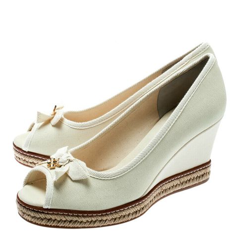 Look charming by flaunting this pair of canvas pumps. This pair by Tory Burch shoes is fashion and class epitomised. Make a bold style statement while flaunting this pair of fine ivory-hued pumps.       Dust Bag                                                                                                                                  Colour: Cream Includes: Original Dustbag,  Box Hardware: Gold-tone Lining Material: Canvas Size: US 11 Exterior Material: Canvas Heel Size: 8.5 CM Insole Mater 70s Inspired Outfits, 2000s Fashion Outfits, Aesthetic Shoes, Tory Burch Shoes, Shoe Closet, Winter Shoes, Fancy Outfits, Dress And Heels, Bold Fashion