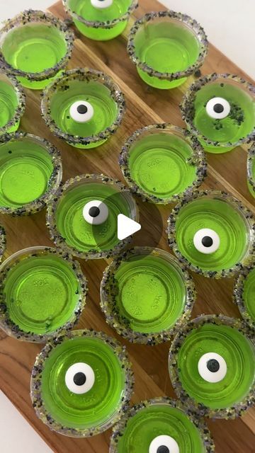 Yeva Berez | snack ideas for a halloween party💚
#satisfying #halloweensnacks #snackideas #halloween #charcuterieboard #snacks #organized | Instagram Vampire Dinner, Dollar Tree Halloween Decor, Halloween Snacks For Kids, Halloween Foods, Halloween Party Snacks, Dollar Tree Halloween, Fun Halloween Crafts, Holiday Party Foods, Health Dinner