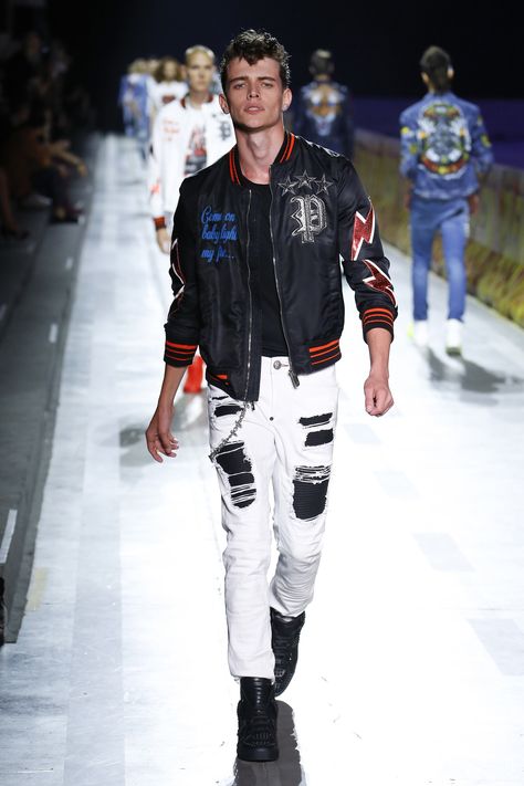 Philipp Plein Spring 2018 Menswear Fashion Show Collection Fashion For Man, Philip Plein, Stylish Men Wear, 2011 Fashion, Suit Casual, German Fashion, Outfit Styling, Male Fashion Trends, Model Outfits