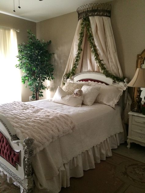 Snow White Bedroom Ideas, Snow White Bedroom, White Bedroom Ideas, Winter Cottage, White Bedroom, White Bedding, New Room, Fairy Tale, Room Inspiration