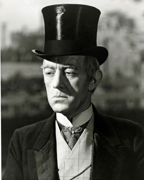 Alec Guinness Detective Movies, Gay Rights Movement, Alec Guinness, Historical Movies, Ian Mckellen, Gay Rights, Sketches Of People, Actors Male, Classic Movie Stars