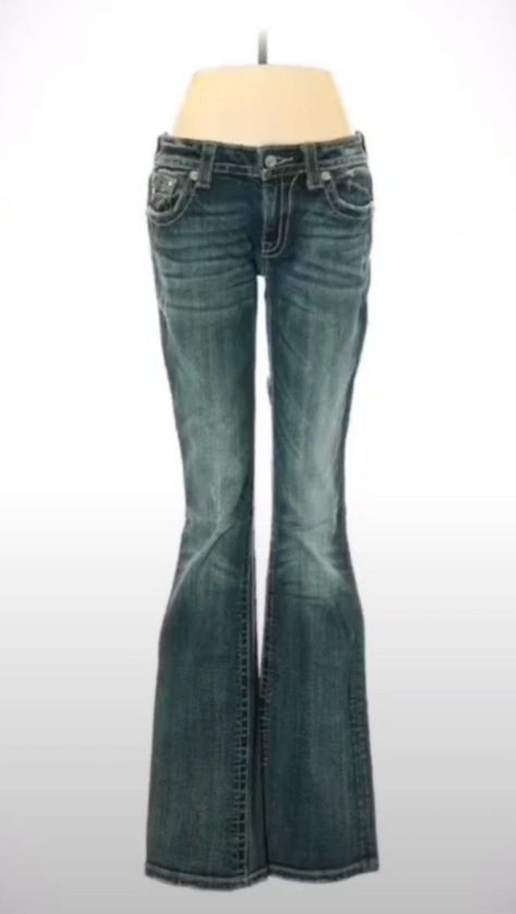 Bell Bottoms Y2k, Bell Bottom Jeans Y2k, Flared Jeans 2000s, 2000s Flare Jeans Outfit, Grunge Flare Jeans, Y2k Flared Jeans Outfit, Outfit Ideas Flare Jeans, Flared Jeans Outfit Y2k, 2000s Flare Jeans