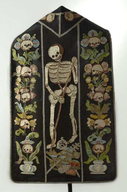 Images Of Christ, All Souls Day, Momento Mori, Medieval Art, Skull And Bones, Samhain, Memento Mori, Art Inspo, Folk Art