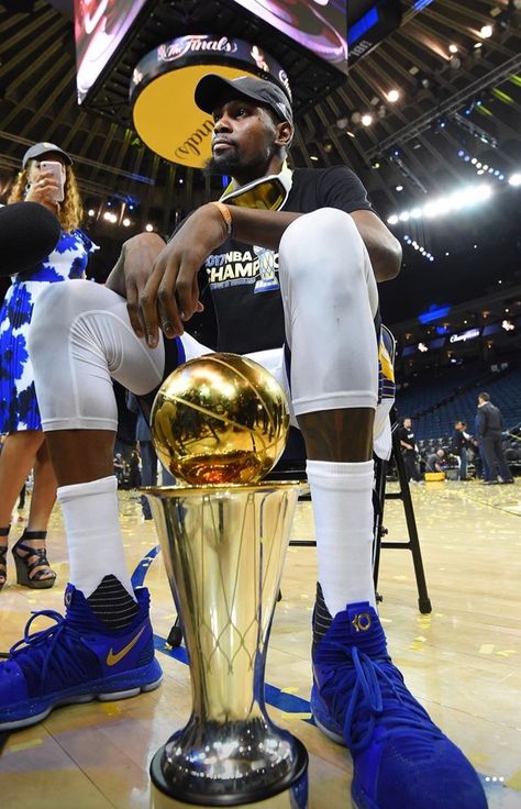 Kevin Durant Kd Wallpaper, Golden State Warriors Pictures, Durant Nba, Nba Photos, Wide Photo, Golden State Warriors Basketball, Warriors Pictures, Throwback Photos, Nba Championship