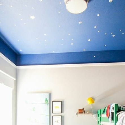 painting ceiling Kids Room Ceiling Wallpaper, Yellow Walls Blue Ceiling, Kids Ceiling Ideas, Painted Sky Ceiling, Colored Ceiling Bedroom, Blue Ceiling Bedroom, Light Blue Ceiling, Coloured Ceiling, Patterned Ceiling