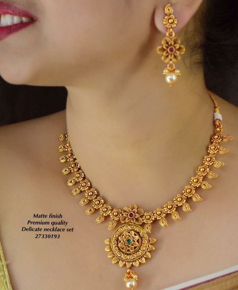 Short Nackles Gold Design, Gold Necklace Set Simple Indian Bridal, Nackles Gold Design New, Necleses Jewelry Gold Indian, Nackles Gold Design, Gold Necklace Set New Design 2023, Neckless Gold Jewelry Indian, Gold Necklaces Women Indian, New Necklace Designs Gold