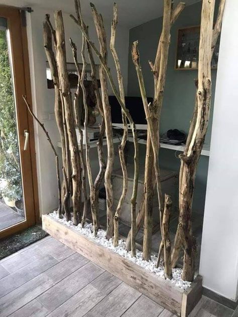 50 DIY Decor Projects for Your Home and Garden Made from Branches Takken Decor, Tree Branch Decor, Branches Diy, Diy Room Divider, Shelves Diy, Driftwood Crafts, Branch Decor, Wall Decor Design, Studio Apartment Decorating