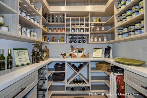 Kitchen Pantry Closet Factory, Pantry Room, Organized Pantry, Pantry Shelving, Kitchen Pantry Design, Inspiration Kitchen, Pantry Design, Building A New Home, Furniture Storage