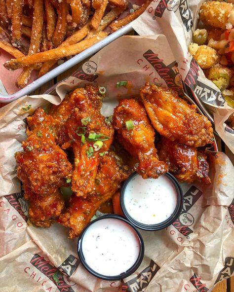 Hot Chicken Wings Aesthetic, Spicy Wings Aesthetic, Spicy Food Aesthics, Chicken Wings Aesthetic, Wings Aesthetic, Sweet Thai Chili, Sriracha Wings, Diner Aesthetic, School Menu