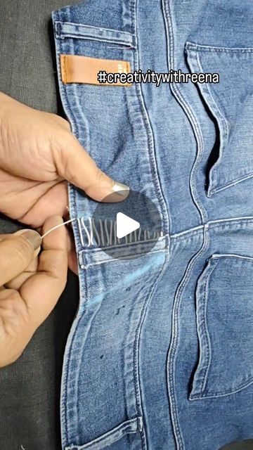 How To Stitch Loose Jeans, Jeans Stiches Ideas, Jeans Stitching Hacks, How To Fit Loose Jeans, How To Sew Jeans To Fit, Jeans Alterations Diy, Jeans Fitting Hacks, Loose Jeans Hacks, Sewing Hacks Jeans