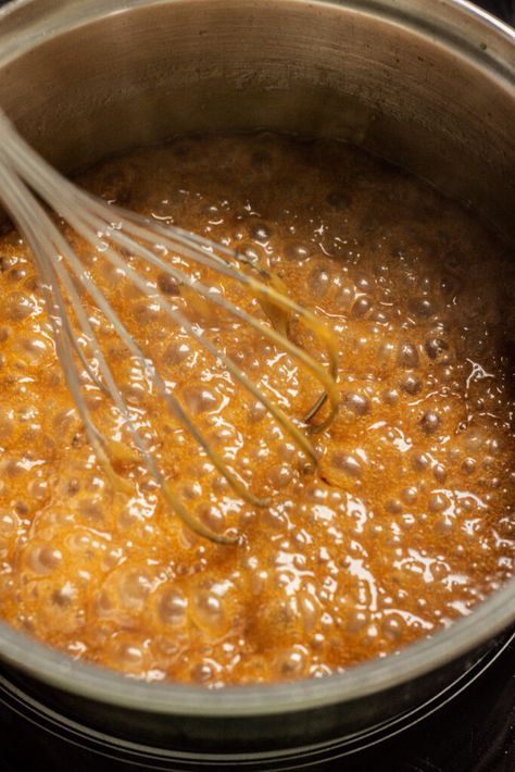 Brown Sugar Icing, Brown Sugar Frosting, Caramel Sauce Recipe, Glaze For Cake, Caramel Recipes Sauce, Brown Sugar Glaze, Homemade Caramel Sauce, Sugar Icing, Warm Cake