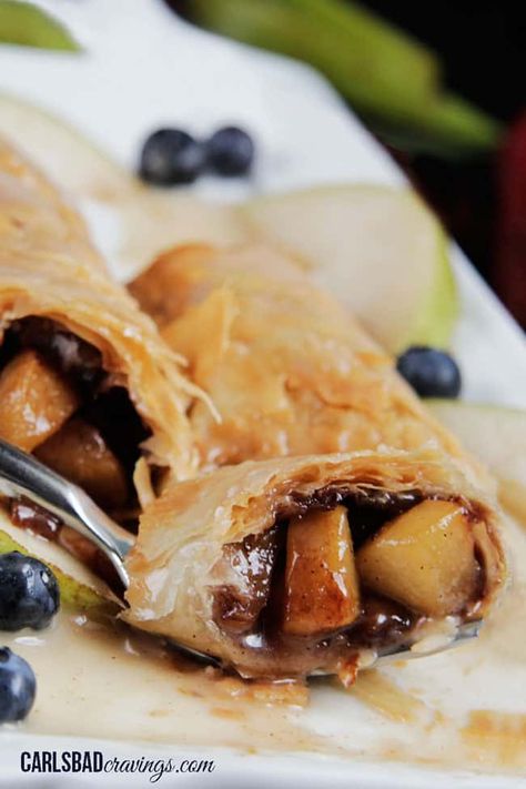 Easy Cinnamon Pear Strudel with Vanilla Glaze- Carlsbad Cravings Pear Strudel, Vanilla Glaze Recipe, Pear Recipes Easy, Phyllo Recipes, Pear Dessert, Carlsbad Cravings, Sugar Pie, Pear Recipes, Vanilla Glaze