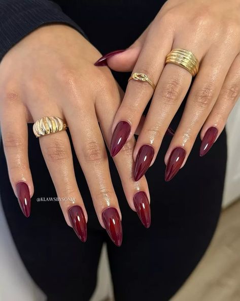 Red Nails With Gold Chrome, Cherry Red Chrome Nails, Dark Red And Gold Nails, Wine Chrome Nails, Dark Red Chrome Nails, Rings Coquette, Nails Wine Red, Cherry Red Nails, Red Chrome Nails