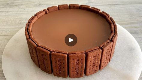 1.1M views · 40K reactions | Bourbon Biscuit Cheesecake 😍 | No-Bake Bourbon Biscuit Cheesecake 😍 This cheesecake is so creamy and so chocolatey! It has a buttery bourbon biscuit base, and milk chocolate filling,... | By Fitwaffle | Facebook Bourbon Biscuit Cake, Biscuit Cake Recipe, Bourbon Biscuit, 30th Cake, Cake Recipe Homemade, Bourbon Biscuits, 30 Cake, Bakers Gonna Bake, Biscuit Cake