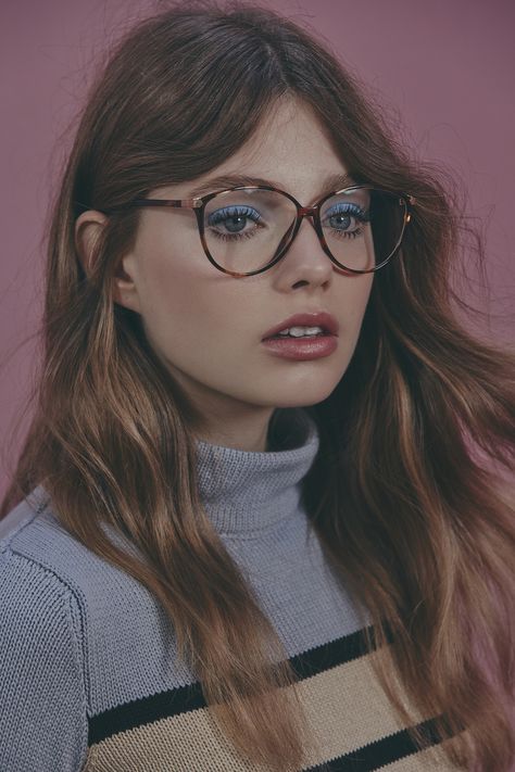 For Love & Lemons "Ma Petite Chérie" Holiday (2016). 70s Glasses, Kristine Froseth, Best Eyeglasses, Glasses Inspiration, 70s Makeup, Cat Eye Glasses Frames, 70s Aesthetic, Eyewear Trends, Cool Glasses