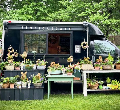 Retro Plant Shop, Mobile Plant Shop, Workshop Trailer, Plant Shops, Herb Shop, Plant Shop, Center Ideas, Craft Fair, Garden Center