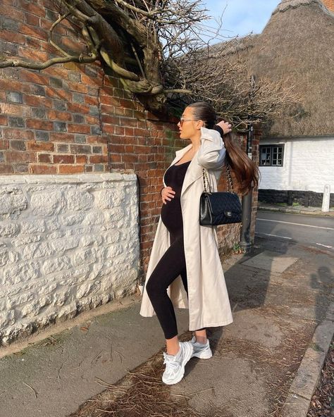 @emmahampshirewest shared a photo on Instagram: “Bump update from last week #26weekspregnant . . . . . . . #pregnancyfashion #pregnanyoutfit #maternityfashion #maternitystyle #firsttimemum” • Jan 23, 2022 at 2:45pm UTC 26 Weeks Pregnant, Pregnant Outfit, Ny Outfits, Trench Coat Outfit, Trench Jacket, Pregnancy Outfits, Coat Outfits, Maternity Fashion, Hampshire