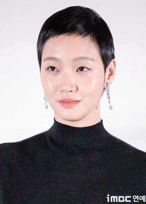 Kim Go Eun, Buzz Cut, Korean Actress, Press Conference, Pixie Cut, Korean Actors, Hair Looks, The Movie, Cute Hairstyles