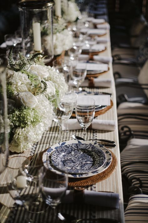 Ralph Lauren celebrated the second annual Hamptons dinner with Net-A-Porter and Mr. Porter at Mulford Farm, one of America’s most significant farmhouses. Signature dishes from The Polo Bar were served amidst Ralph Lauren Home blue and white fabrics by the yard. Dinner Party Tablescapes, Ashley Cooper, Pretty Table Settings, Dinner Party Decorations, Tablescape Inspiration, Table Setting Decor, Dinner Table Setting, Pretty Tables, Hamptons Style