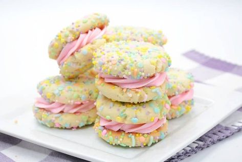 Cake Like Cookies Recipe, Whoopie Pie Recipe, Easter Sweets, Whoopie Pie, Easter Desserts Recipes, Buttercream Filling, Kitchen Fun, Easter Baking, Easter Blessings