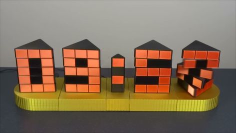 Eine Uhr aus dem 3D-Drucker: Time Twister 5 https://www.wihel.de/eine-uhr-aus-dem-3d-drucker-time-twister-5/ Digital Clock Design, Woodworking Plans Clocks, Bottle Necklace Diy, Three Faces, Arduino Projects Diy, Mechanical Projects, Mechanical Clock, 3d Printing Diy, Cool Clocks