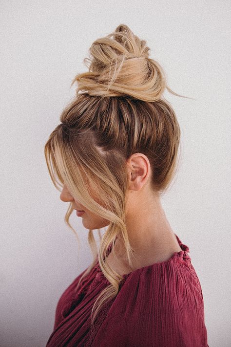 Top Knot Tutorial, Wedding Makeup For Brunettes, Knot Tutorial, Braided Top Knots, Blond Ombre, Amber Fillerup Clark, Amber Fillerup, Barefoot Blonde, Low Bun